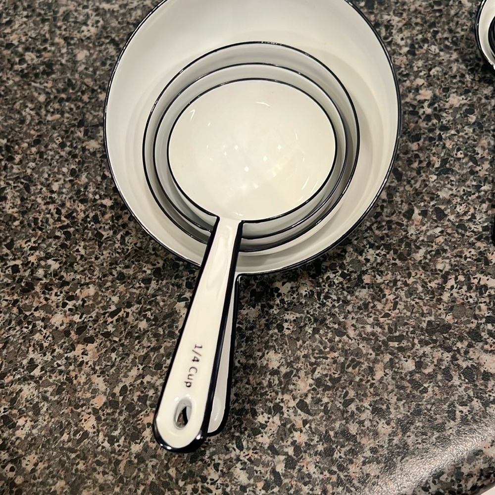 Be Home Harlow measuring cups -white stainless steel new not used ..